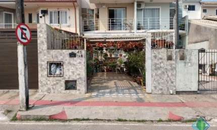 Casa com 2 quartos à venda na Rua Brinco de Princesa, 41, Forquilhas, São José, 68 m2 por R$ 477.000
