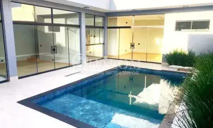 Casa à venda em Maringá, Jardim Munique, com 3 quartos, com 210 m²