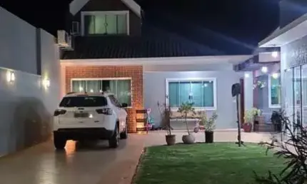 Sobrado à venda em Maringá, Jardim Indaiá, com 5 quartos, com 210 m²