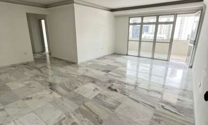 Apartamento para venda possui 138 metros com 3 quartos sendo 1 suíte com 2 vgs - em Boa viagem - Recife - PE