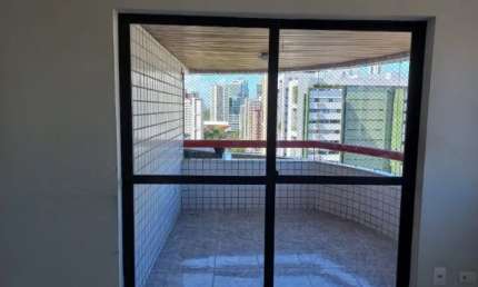 Apartamento para venda possui 124 metros com 3 quartos sendo 1 suíte com 2 vgs - em Boa viagem - Recife - PE