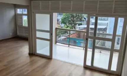 Apartamento para venda possui 150 metros com 3 quartos sendo 1 suíte com 2 vgs - na Madalena - Recife - PE