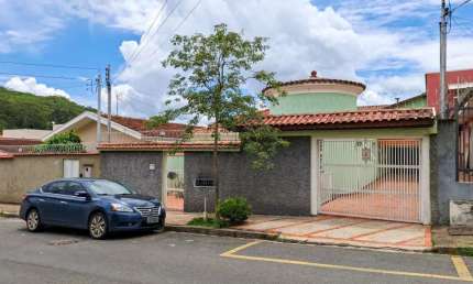 Casa com 5 quartos para alugar no Centro, Poços de Caldas 
