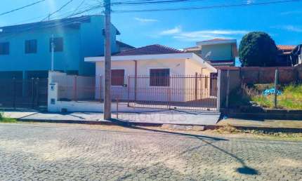 Casa com 3 quartos para alugar no Jardim Campos Elísios, Poços de Caldas 