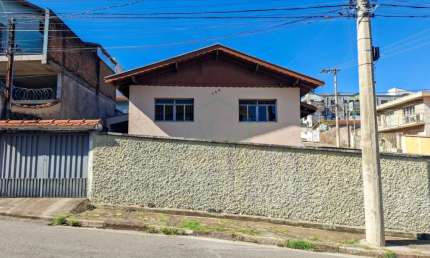 Casa com 3 quartos para alugar na Vila Rica, Poços de Caldas 