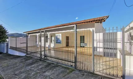 Casa com 4 quartos para alugar no Jardim Quisisana, Poços de Caldas 