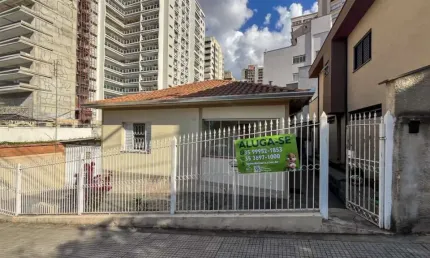 Casa com 2 quartos para alugar no Centro, Poços de Caldas 