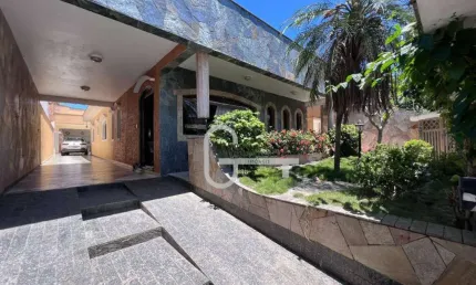 Casa com 4 dormitórios à venda, 180 m² por R$ 870.000,00 - Balneário Stella Maris - Peruíbe/SP