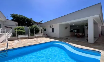 Casa com 3 dormitórios à venda, 340 m² por R$ 1.800.000,00 - Centro - Peruíbe/SP
