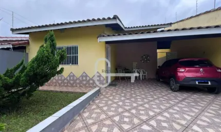 Casa à venda em Peruíbe, no bairro Estância São José em Peruíbe - SP.