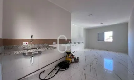 Apartamento à venda no coração de peruíbe, no bairro centro.