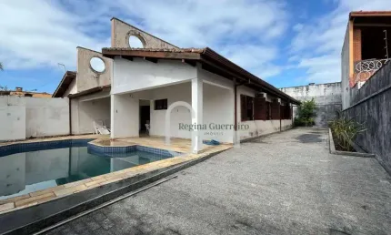 Casa com 4 dormitórios à venda, 249 m² por R$ 900.000,00 - Estância São José - Peruíbe/SP