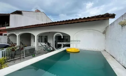 Casa com  piscina  e 5 dormitórios à venda, 295 m² por R$ 800.000 - Centro - Peruíbe/SP
