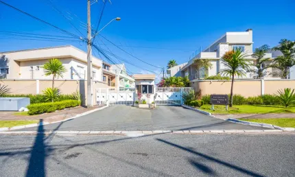 Casa em condomínio com 3 suítes com possibilidade de compra de mais um terreno no Uberaba