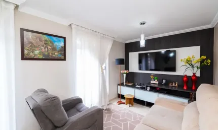 Casa térrea em condomínio com 2 quartos em ótima localização