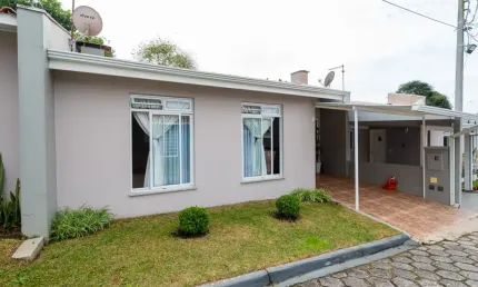 Casa térrea em condomínio com 2 quartos em ótima localização