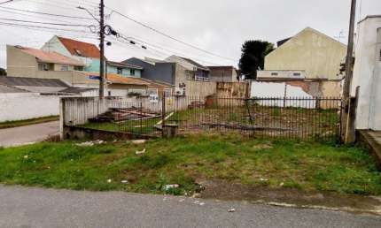 Raridade ! Terreno sem benfeitorias de esquina próximo ao Supermercado Araucária Xaxim