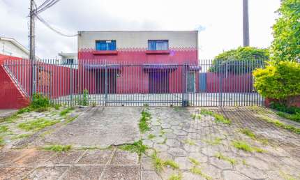 Imóvel Comercial e Residencial, esquina com a Rua Alferes Poli
