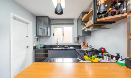 Sobrado triplex em condomínio localizado próximo ao Shopping Palladium