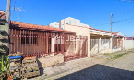 Casa térrea 2 quartos sendo 1 suite e vaga para até 2 carros - reformada