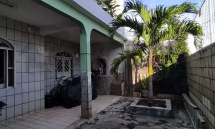 Casa Para Vender com 5 quartos, sendo 2 suítes no bairro São Conrado em Aracaju