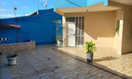 Casa Para Vender com 4 quartos 1 suíte no bairro Coroa do Meio em Aracaju