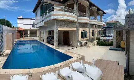 Casa Para Vender com 8 quartos 4 suítes no bairro Atalaia em Aracaju