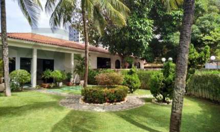 Casa Para Vender com 4 quartos 1 suíte no bairro Coroa do Meio em Aracaju