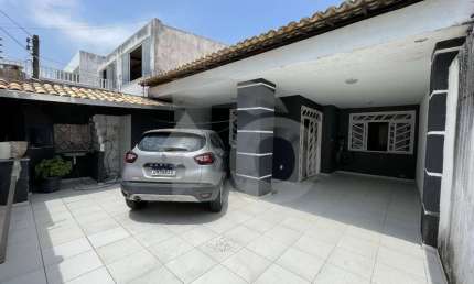 Casa Para Vender com 5 quartos 1 suíte no bairro Jabotiana em Aracaju