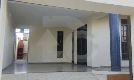 Casa Para Vender com 5 quartos 3 suítes no bairro Farolândia em Aracaju