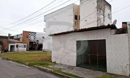 Casa Para Vender com 2 quartos no bairro Dezoito do Forte em Aracaju