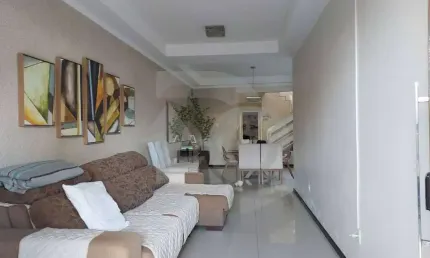 Casa Duplex com 5 Quartos, Suíte com Closet e Excelente Localização