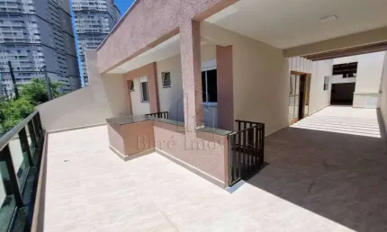 Residência Espaçosa com Edícula e Excelente Estrutura em São Bernardo