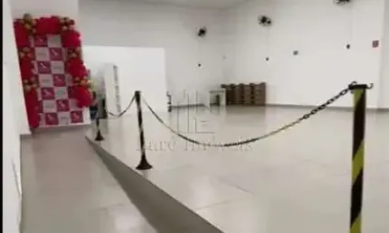 Salão Comercial no Centro de Santo André - Espaçoso e Versátil