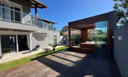 Casa à venda na Praia do Santinho, Florianópolis - 600m do mar!