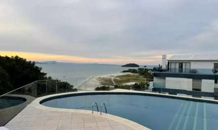 Apartamento com 3 dormitórios frente mar - Canajurê
