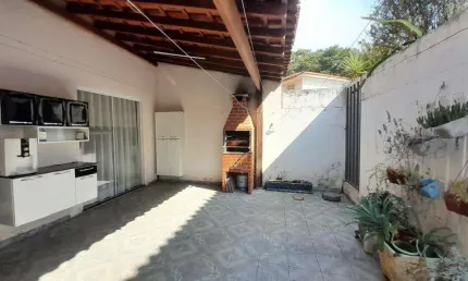 Venda de casa modelo mariana, 3 quartos sendo 2 planejados, cozinha planejada e quintal amplo no condomínio villa flora, sumaré/sp