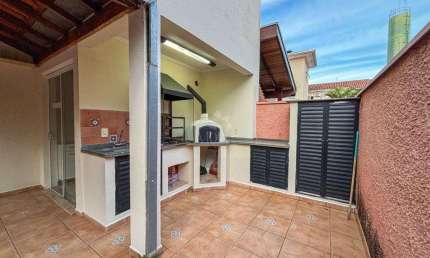 LOCAÇÃO de Casa modelo Mariana, com 3 Quartos, 1 sendo Suíte com Banheira, Cozinha Planejada no Condomínio Villa Flora, Sumaré/SP