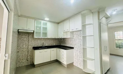 Locação de casa modelo carolina com 2 quartos, rica em planejados, área gourmet, localizada em excelente condomínio no villa flora, sumaré sp