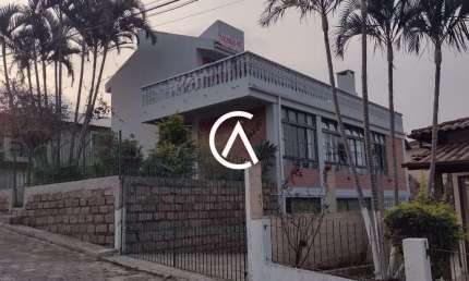 Casa Financiável com 4 dormitórios a 500m da Praia em Ingleses!