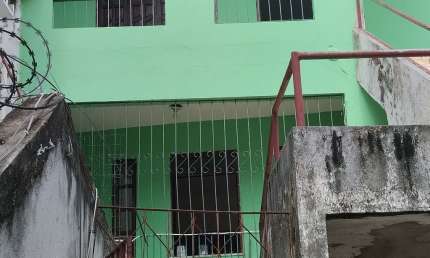 Casas de  2 e 4 em Itapuã,  Rua enfrente ao banco do Brasil