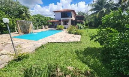 Venda de Casa em Condomínio de Luxo no Recreio Ipitanga em Lauro de Freitas-BA: 4 Quartos, 2 Suítes, 3 Salas, 3 Banheiros, 8 Vagas, 450m²!
