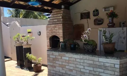 Imóveis de alto padrão em Buraquinho, Lauro de Freitas-BA: 4 quartos, 3 suítes, 4 banheiros, 2 vagas de garagem, 200m².