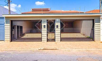 Casa para Venda em Itu, Parque Residencial Presidente Médici, 4 dormitórios, 2 suítes, 6 banheiros, 3 vagas