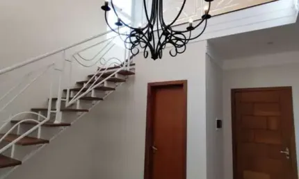 Sobrado à venda: Casa de 3 quartos na Cidade Nova I, Indaiatuba-SP - 148,81 m², 1 suíte, 2 salas, 3 banheiros e 2 vagas.