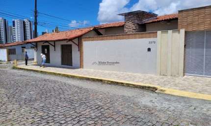 Ótima casa de esquina para venda em Candelária, Natal/RN