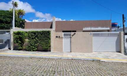 Excelente casa de rua para venda com 03 suítes, 200m² em Candelária, Natal/RN