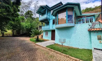 Casa com 5 dormitórios à venda, 295 m² por r$ 900.000,00 - albuquerque - teresópolis/rj