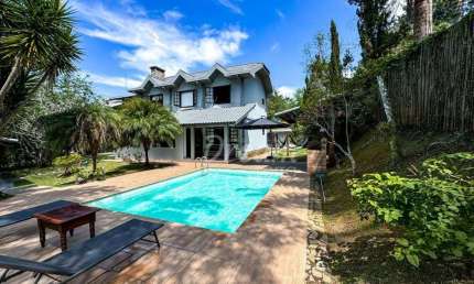 Casa com 4 dormitórios à venda, 235 m² por R$ 1.690.000,00 - Green Valley - Teresópolis/RJ