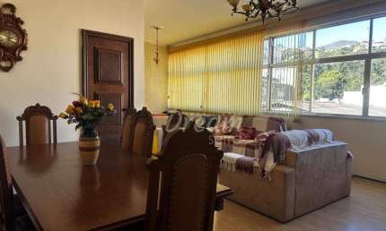 OPORTUNIDADE DE APARTAMENTO NO CENTRO DA CIDADE DE TEERESÓPOLIS COM VISTA PRIVILEGIADA.